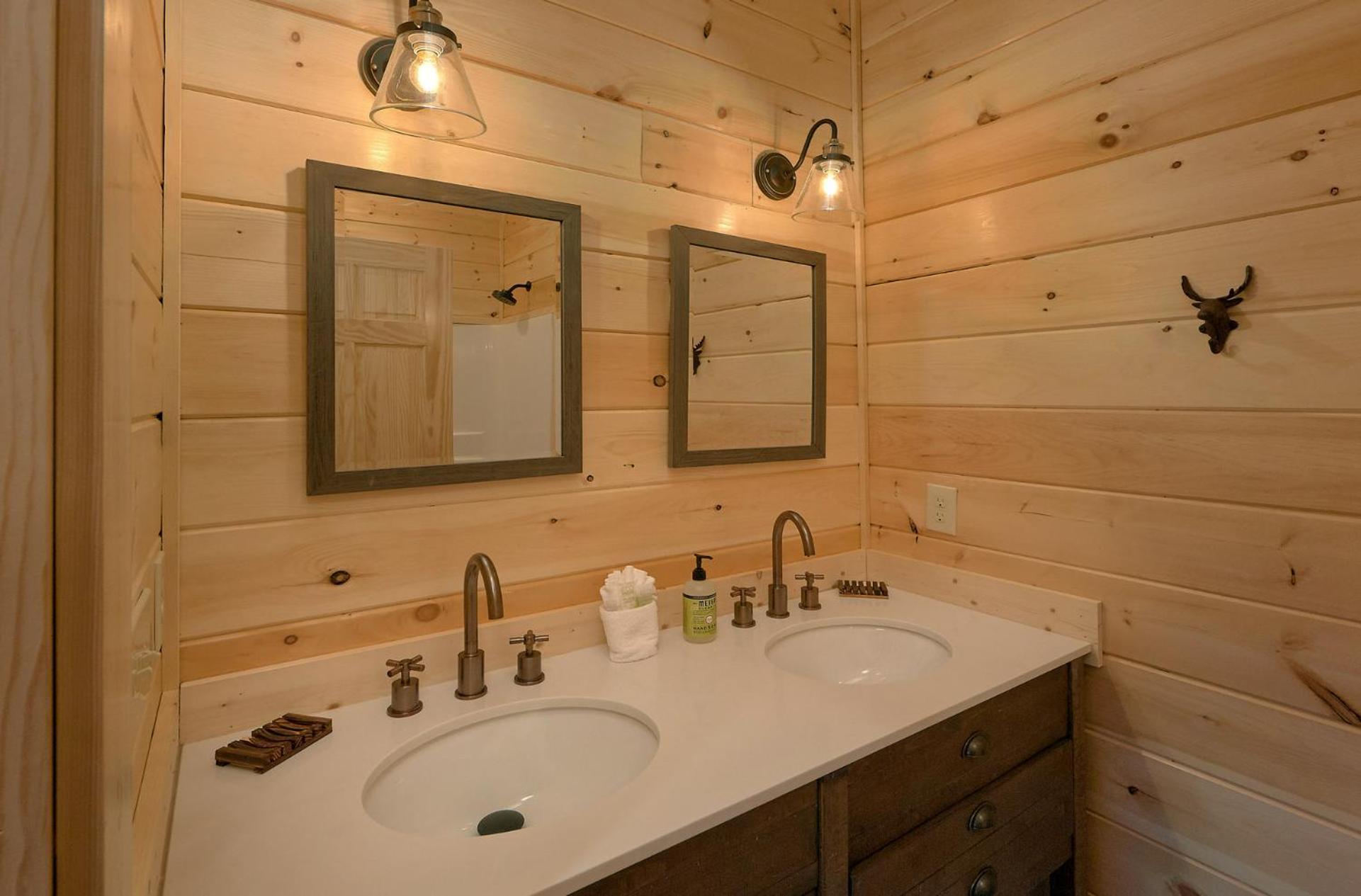 Misty Mountain Adventure Lodge 개틀린버그 외부 사진