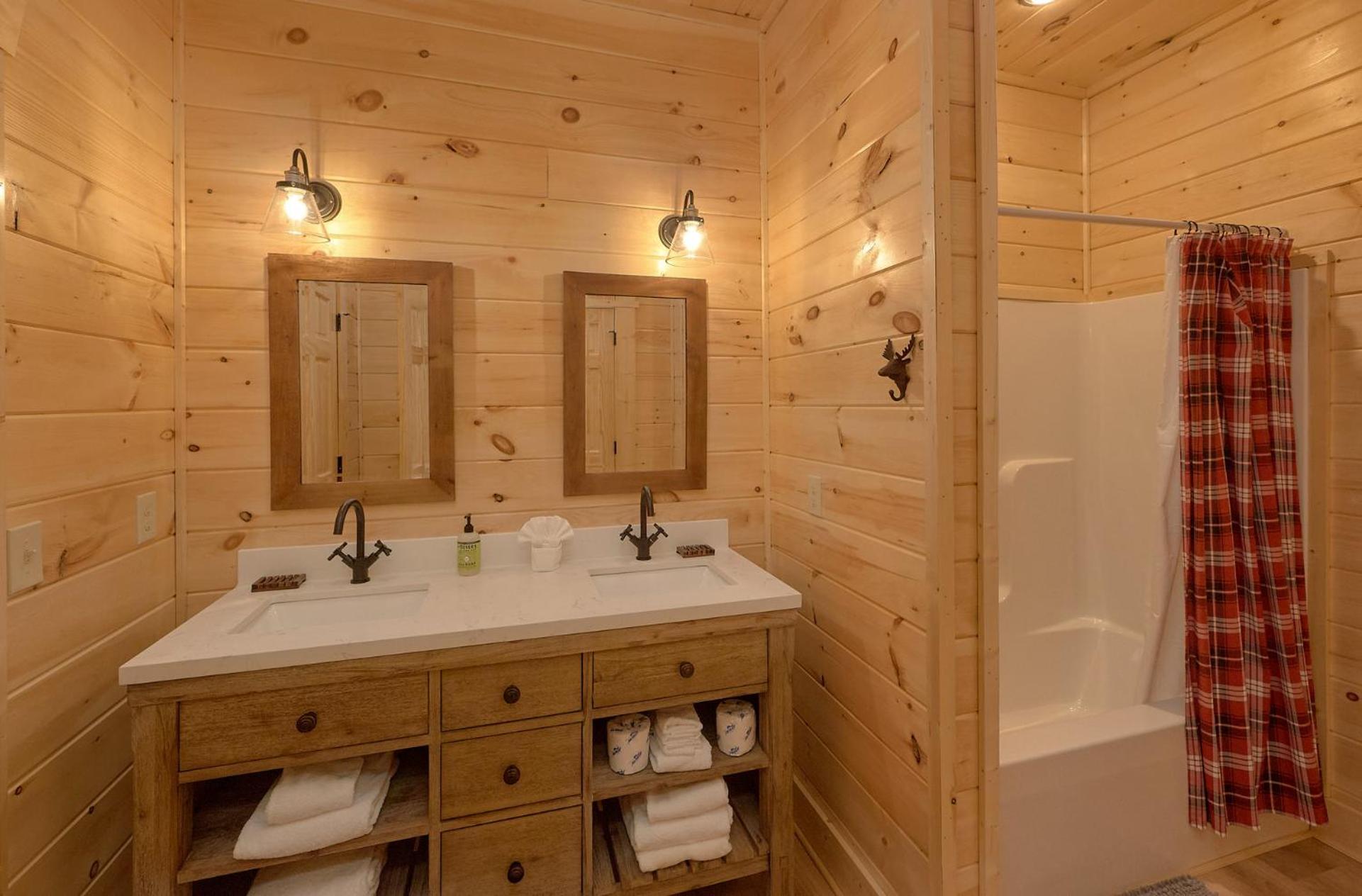 Misty Mountain Adventure Lodge 개틀린버그 외부 사진
